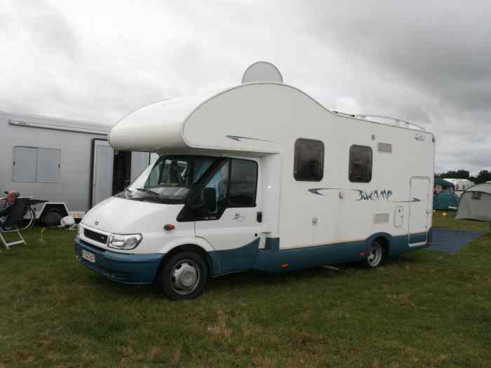 Camping Car Ford TDCI 2.4 140 cv 2006. Roues jumelées - Attelage remorque 2