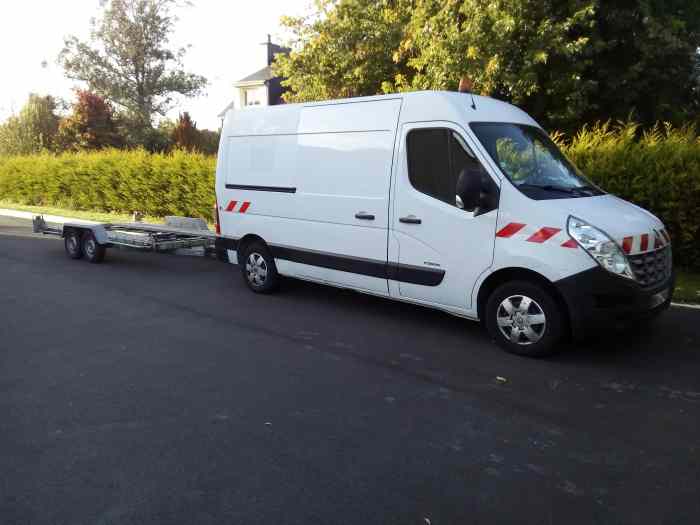 Fourgon assistance et remorque plateau