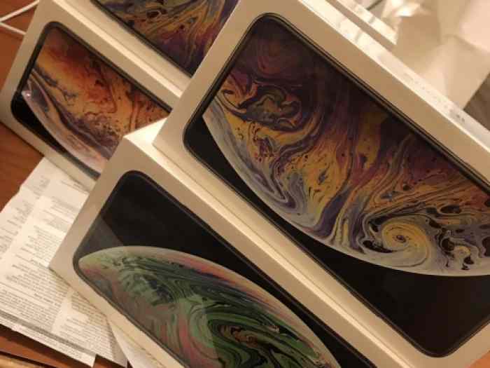 Apple iPhone Xs 550 EUR Apple iPhone Xs Max iPhone X 380 EUR 8 Plus 350 EUR 1