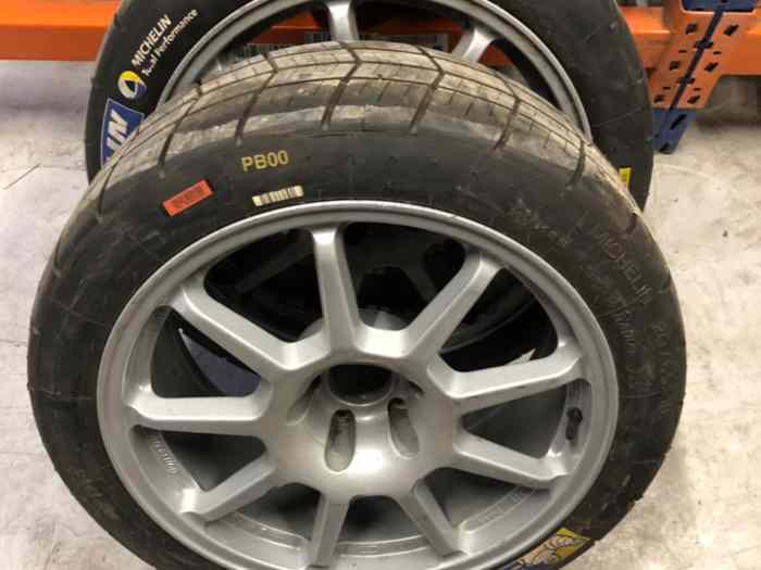 Michelin PB00 neuf 18 pouces 1