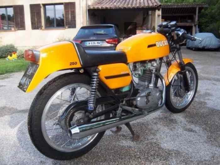 Ducati 250 Desmo restaurée 1