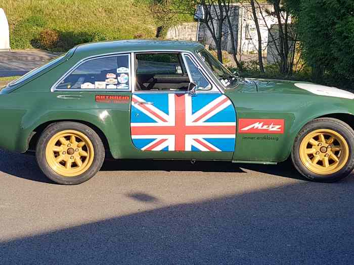 MG B GT Sebring Replica 0