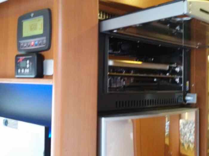camping car Niesmann Flair poids lourd, Grande soute, attelage 5