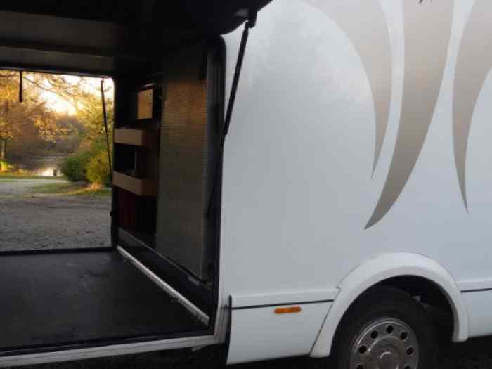 camping car Niesmann Flair poids lourd, Grande soute, attelage 2