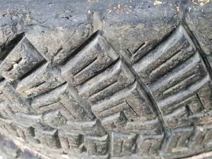 Vend 4 pneus Terre Dmack 185/70 15 ( 16/64 15 ) 1