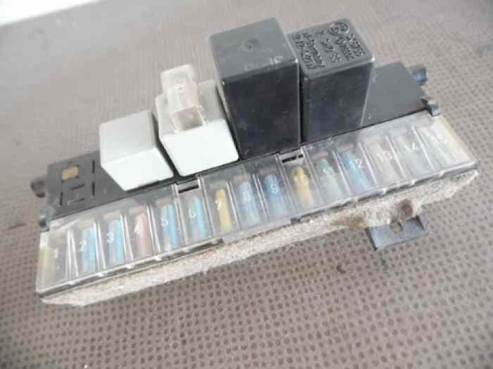 BOITE A FUSIBLES 477941813 PORSCHE 944 & 924 0