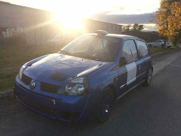 Clio 2 cup F2000 Réservée 4