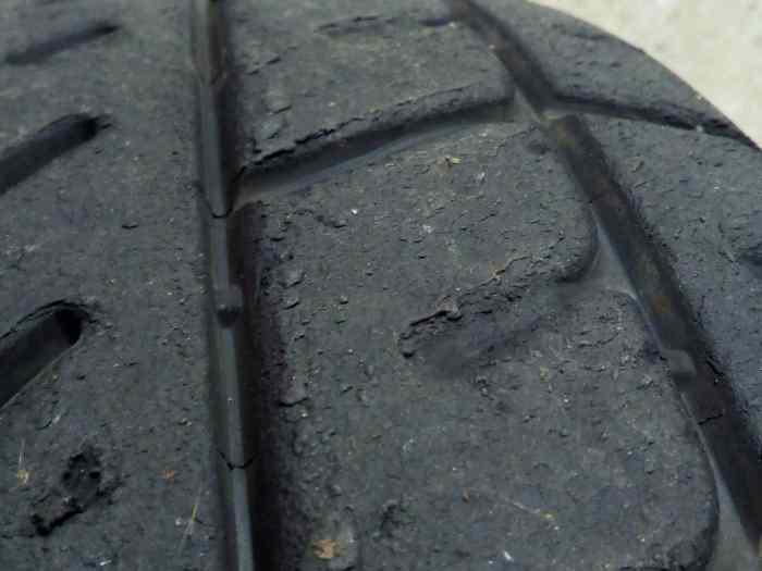 2 pneus pluie Michelin P01 19/58R15 2