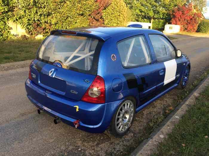 Clio 2 cup F2000 Réservée 1