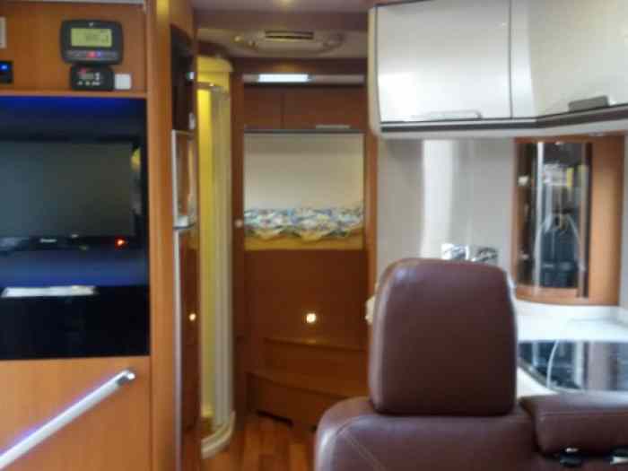 camping car Niesmann Flair poids lourd, Grande soute, attelage 3