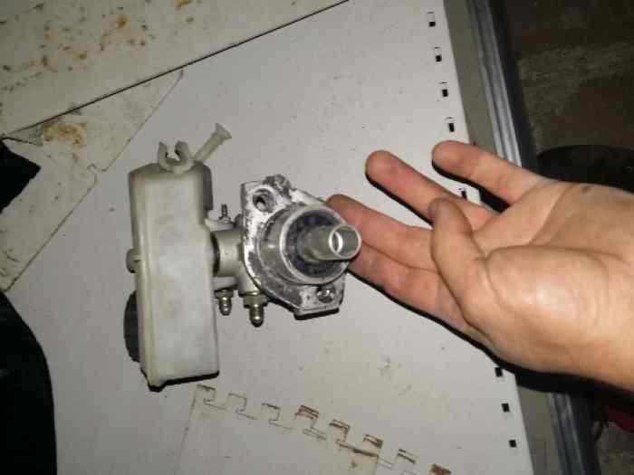 maitre cylindre 205 diametre 21mm