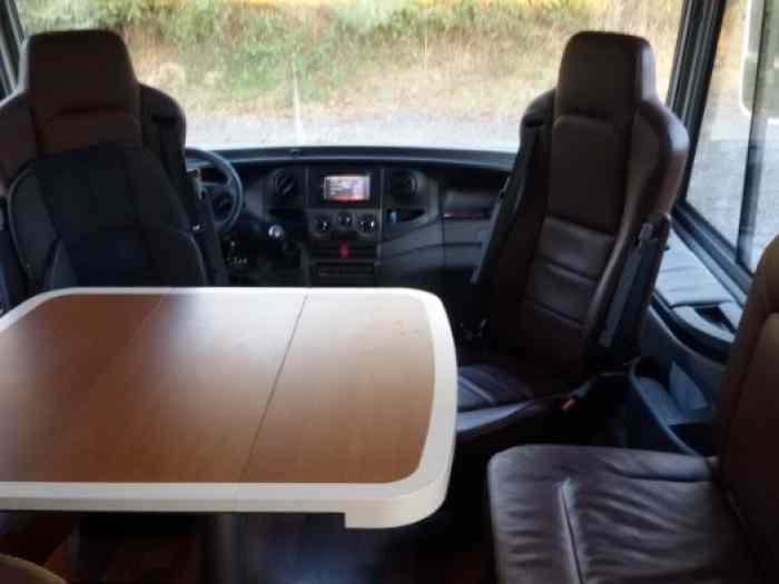 camping car Niesmann Flair poids lourd, Grande soute, attelage 1