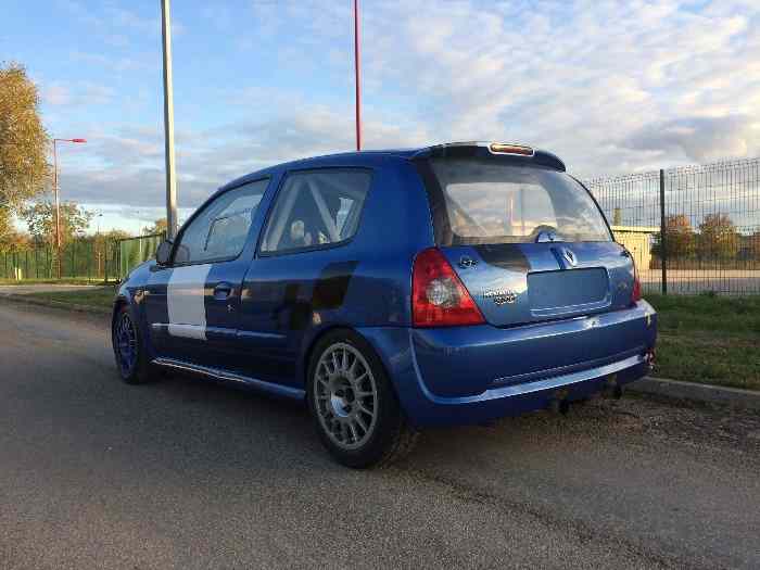 Clio 2 cup F2000 Réservée 2