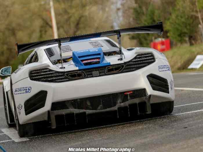 McLaren MP4 12C GT3 2