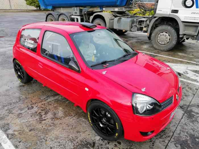 Clio sport f2000 1