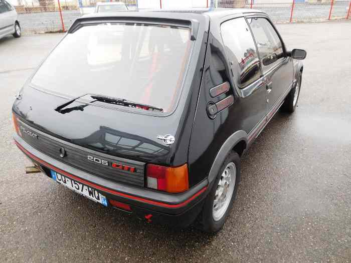 Peugeot 205GTI 1985 – photo 2 sur 6