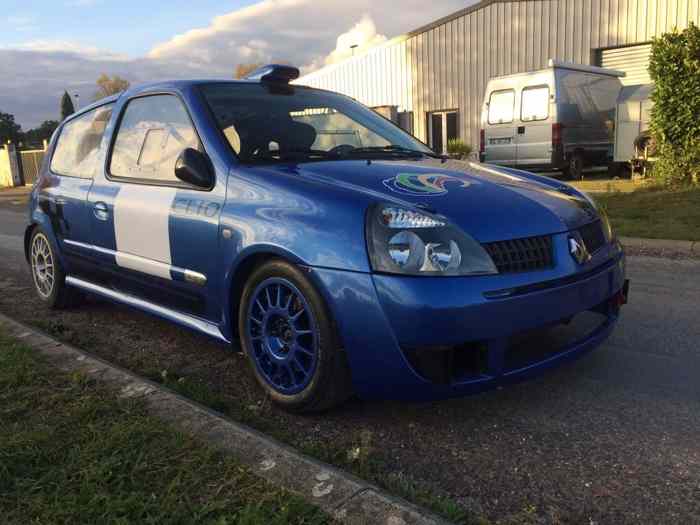 Clio 2 cup F2000 Réservée 0