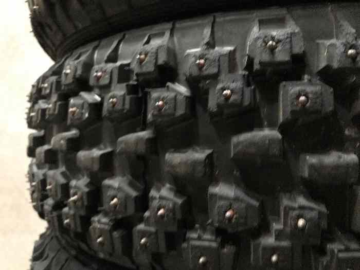 Pneus clous Canonica occasion en 15 0