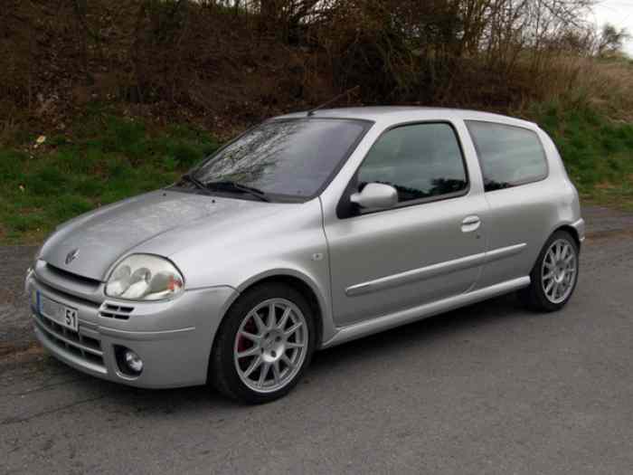 Renault Clio 2 RS Phase 1 année 2001.