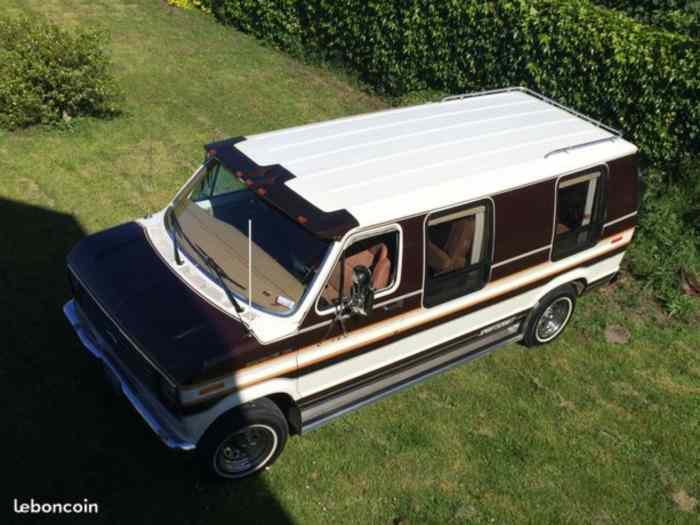 Exceptionnel van américain Ford Econoline E150 de 1984 avec 30000 miles d