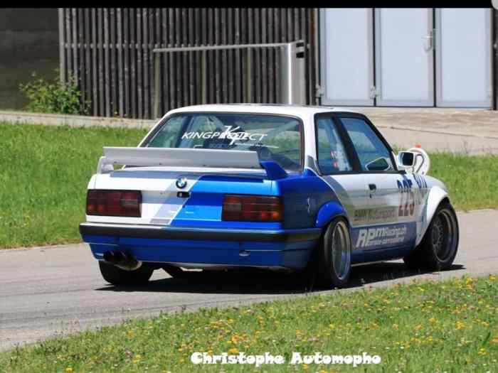 BMW E30 COMPÉTITION 1