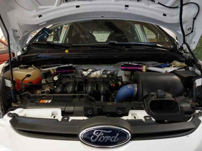 Ford Fiesta R2 avec réservoir de sécurité FT3 2