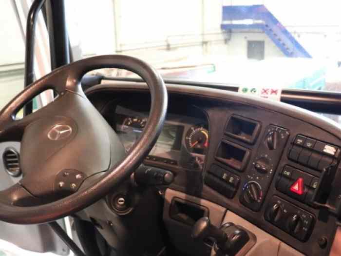 Camion assistance rallye Mercedes Actros 1