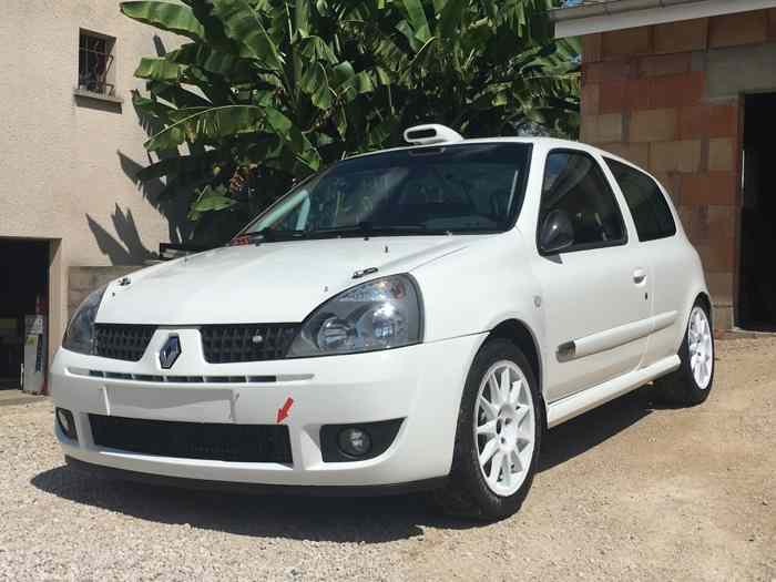 CLIO 2 F2000 A FINIR