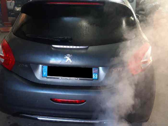 Peugeot 208 GTI accidentée 3