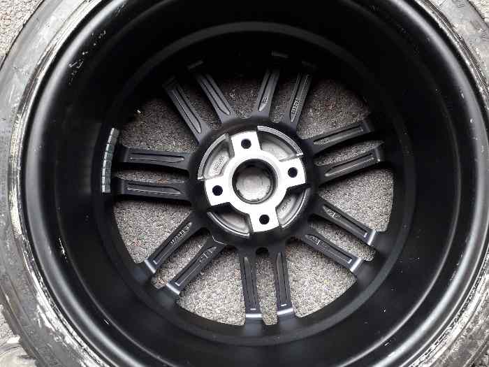 2 jantes alu neuves entraxe 110 dimensions 7/1/2 par 18  plus pneus neuf neige Nokiang 215/40/18 1