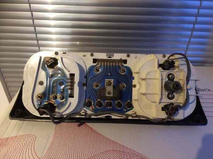 Tableau de bord Ford Escort – photo 2 sur 2