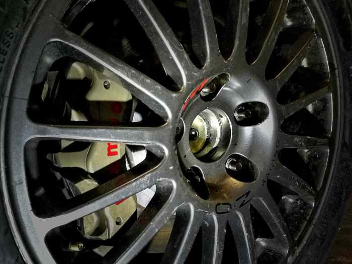 Etrier 6 pistons brembo 2