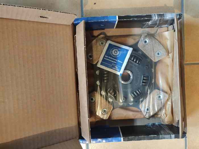 Embrayage métal fritté neuf boite MA / 106 S16 /Saxo VTS 0