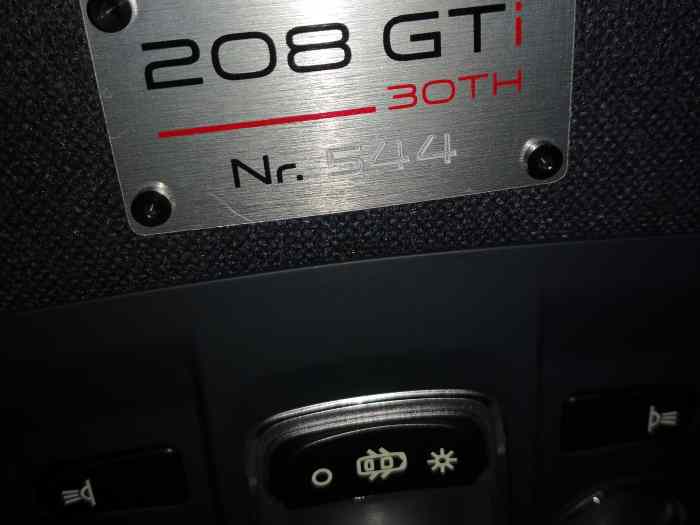Vend ou échange 208 gti 30th 5