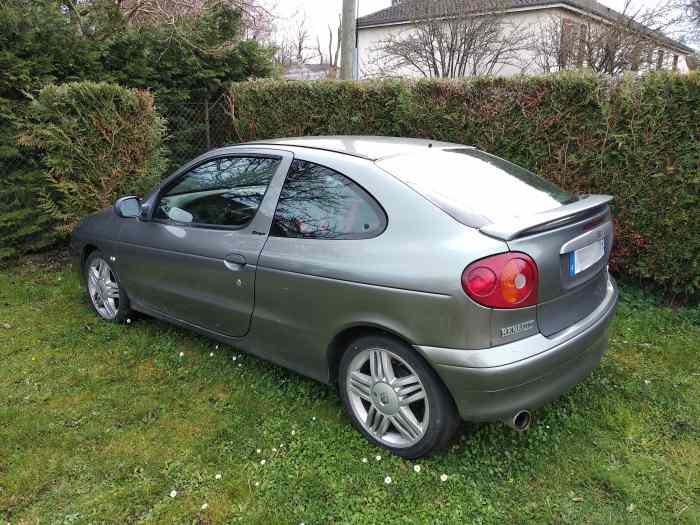 Renault Mégane coupé phase 2 Piste - Route + 2ième mégane identique 100% d