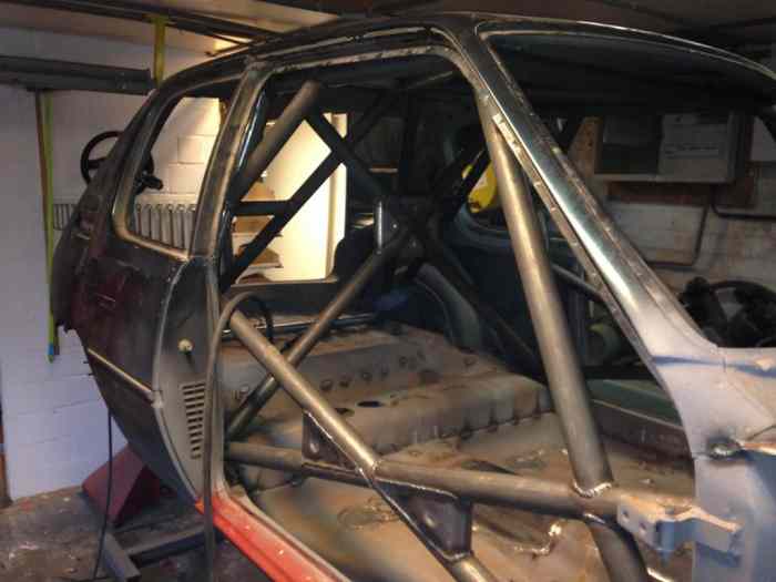 Caisse Peugeot 205 + lot de bord (reservée) 3