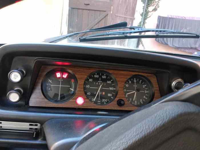 BMW 2002, Blanc Chamonix 3