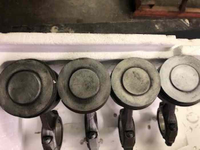 205  RALLYE  pieces moteur  pistons , bielles ,chemises , culasse, arbre a cames 1
