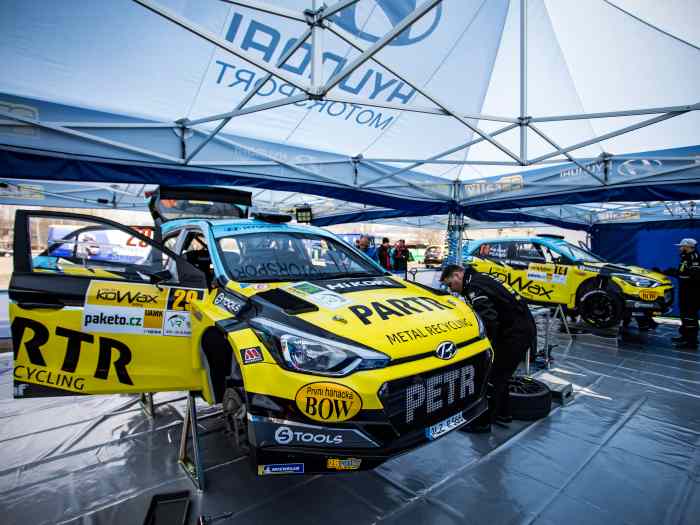 LOCATION - rent 2 x HYUNDAI i20 R5 (2019) latest factory spec. 4