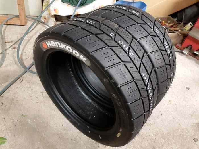 2 Pneus neuf HANKOOK pluie Z210 W51 200/625R17 1
