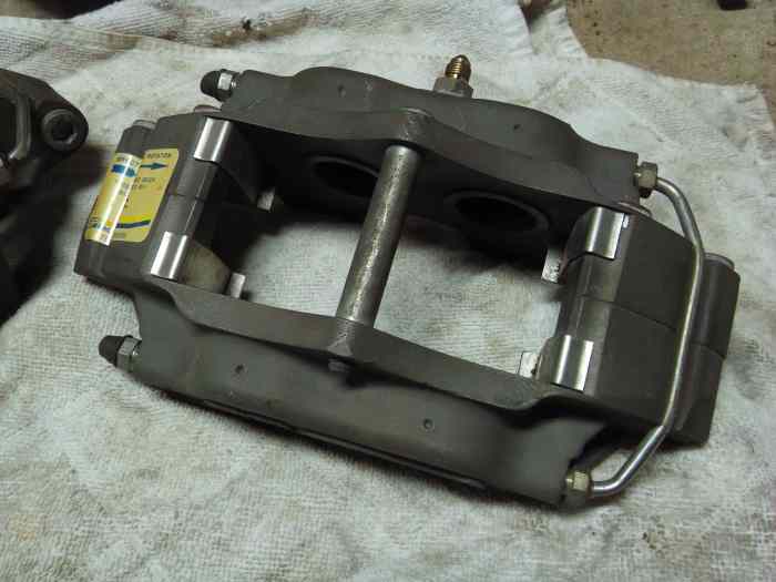 Échange ou vends étriers 106 S16 GrA AP Racing 2