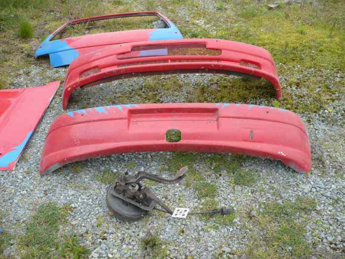 vends éléments de carrosserie pour 205GTI  GRA 3