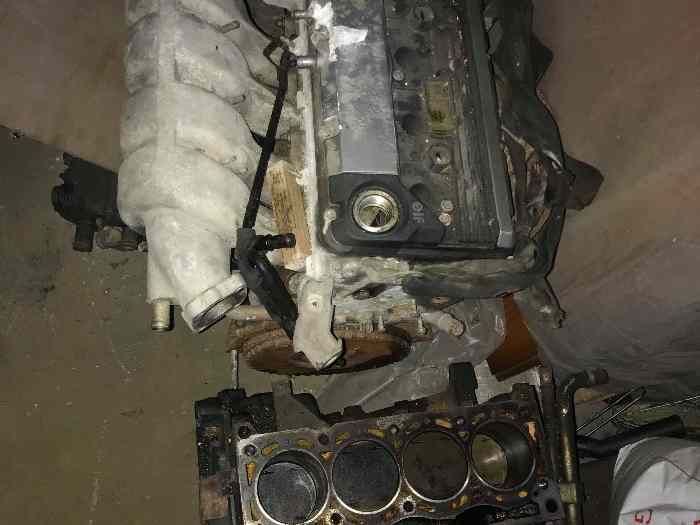 vend toutes pièces moteur 1L8 16S Renault + 1 complet neuf sur demande