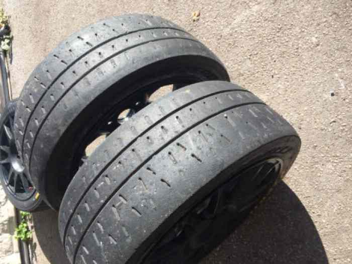 Lot de pneus Pirelli en 17 pouces RK5 RK7 2
