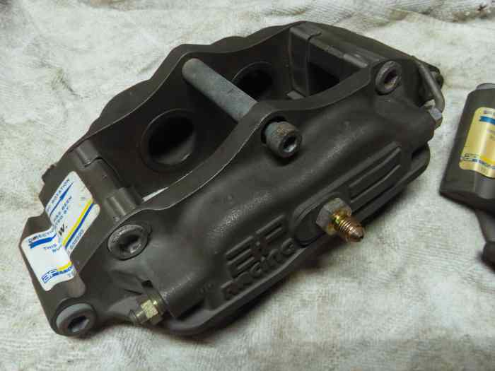 Échange ou vends étriers 106 S16 GrA AP Racing 1