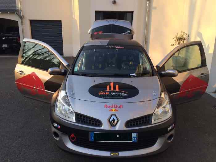 Clio rs F1 Team R27 avec carte grise 0