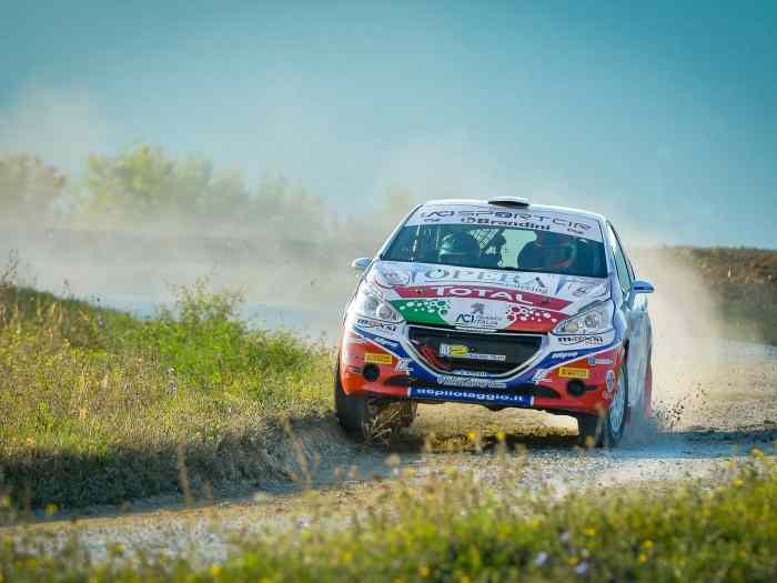LOUER 3 PEUGEOT 208 R2B - RENT 3 PEUGEOT 208 R2B 0