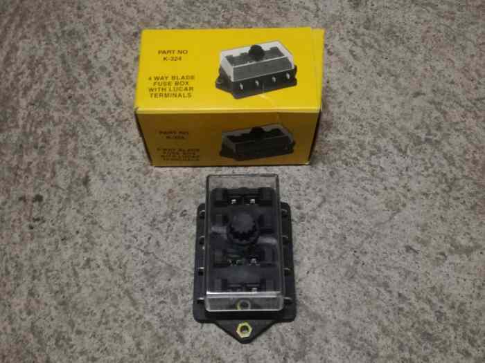 Boîte à Fusibles 4 Voies Pour Voiture 12-24V – Porte-Fusibles Lame Avec 5A 10A 15A 20A + Couvercle Anti-Poussière