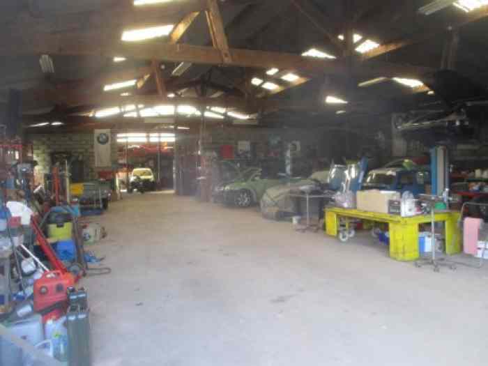 ATELIER LOCAL 550M2 AVEC TOUS L OUTILLAGE  AUTO  + MAISON 250M2 A25KMS DE BORDEAUX AU BORD DE LEAU SUR 1HA 17A – photo 1 sur 6