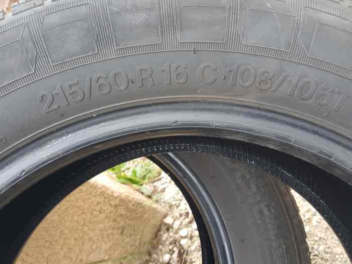 PNEUS ROUTE UTILITAIRE RENFORCER 215/60 R 16 106T pièces et voitures de course à vendre, de